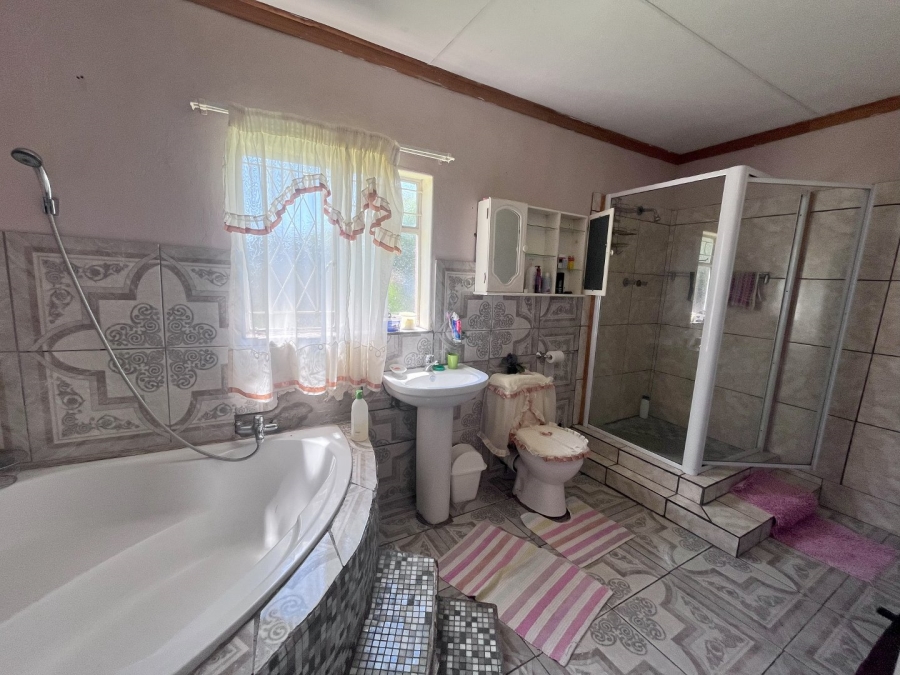 3 Bedroom Property for Sale in Lourierpark Free State